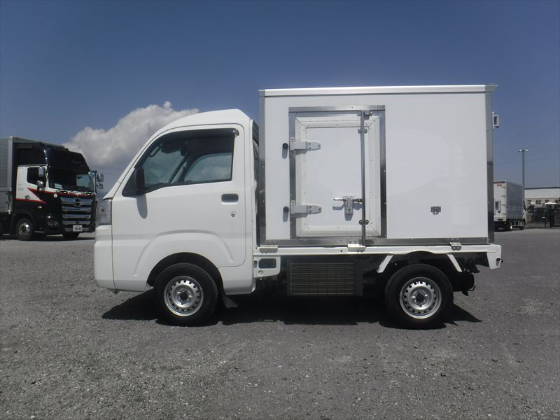 りっくん　冷凍車 What is the new Super Great simple refrigerated wing for the large